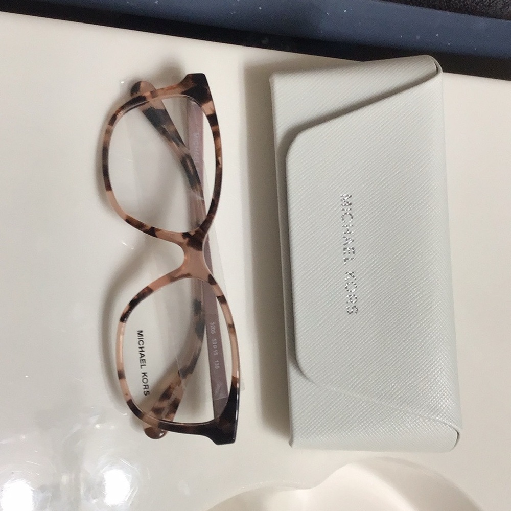 Michael Kors, Coach,Dolce and Gabana, Burbe and others - Picture 6 of 10